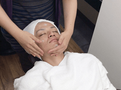 化粧水と乳液で保湿